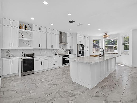 2nd image of 7001 Chesapeake Circle