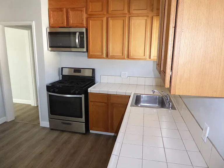 2031 N Parish Pl — Photo 8