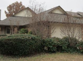 1145 Meadow Park Ln, Grand Prairie, TX 75052