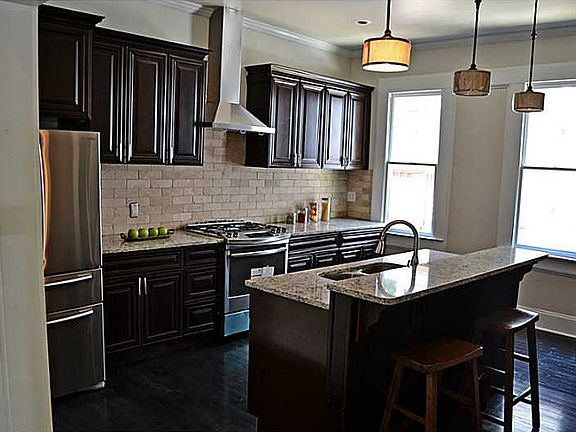 5th image of 587 Culberson St SW