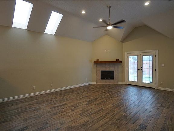 5th image of 4145 One Place Ln #1