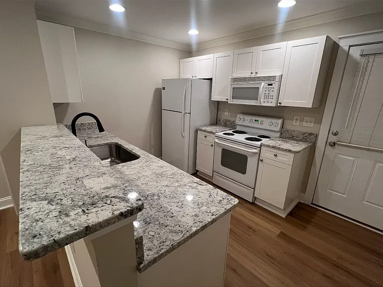 490 Barnett Shoals Rd #602 — Photo 4