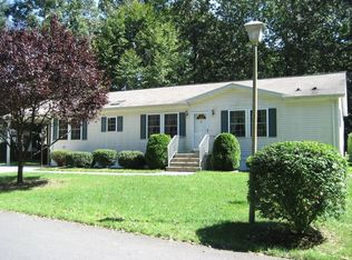 3 Edgewood Dr, Cream Ridge, NJ 08514