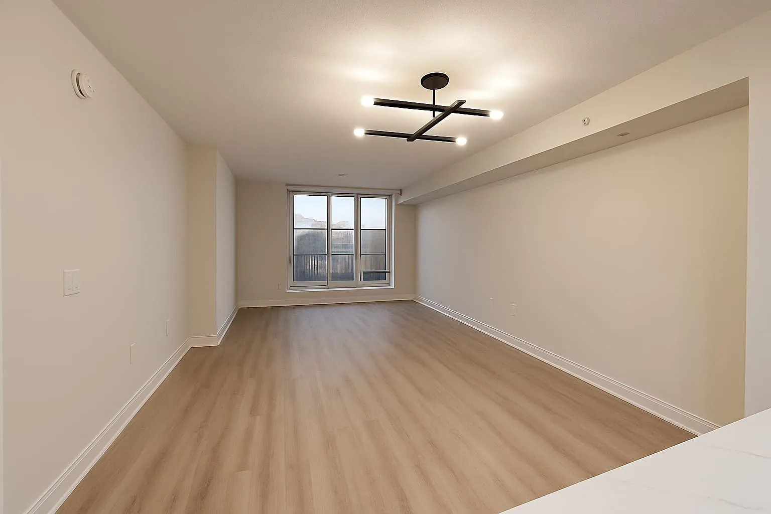 1 bed, 660 sqft, $2,200 — Photo 3