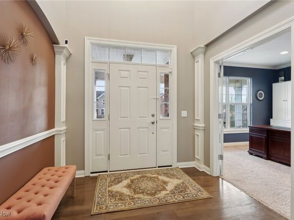 993 Dalby Cir, Uniontown, OH 44685