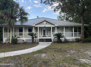 1828 Seacrest Dr, Gautier, MS 39553