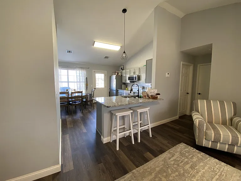 909 N Windermere Dr — Photo 18
