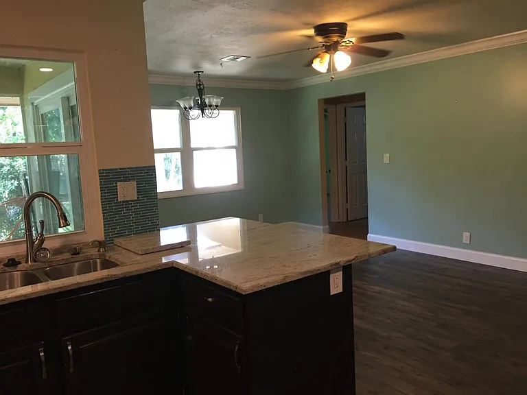 Kitchen/ Den