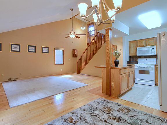 4th image of 623 Echo Ct