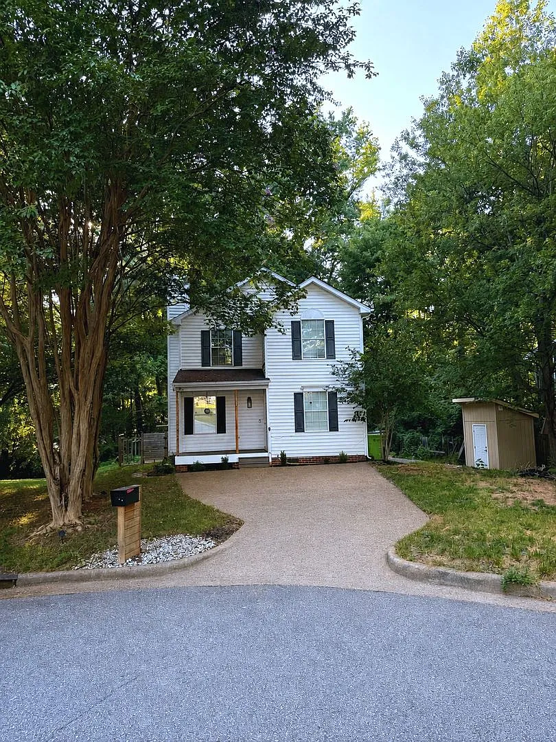 Charming 3BR/2.5BA Home in the Heart of West Raleigh 5716 Bashford Crest Ln — Photo 1