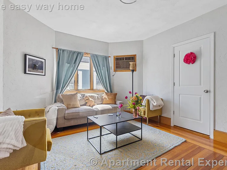 18 Barton St #2 — Photo 3