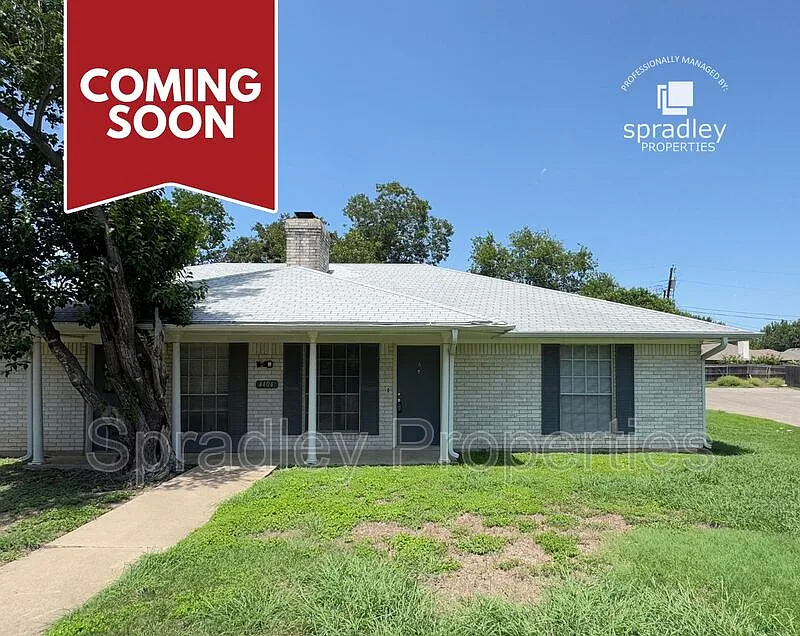 2 bed, 1.0 bath, 1026 sqft, $1,095 — Photo 1