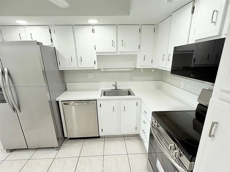 1300 Saint Charles Pl #706 — Photo 12