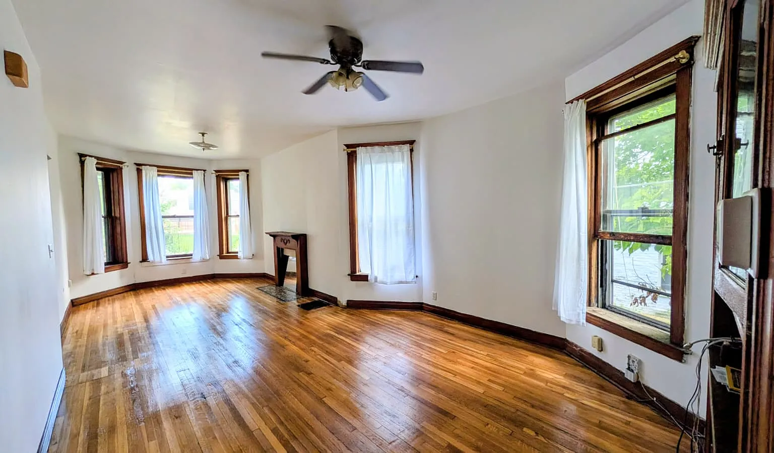 2 bed, 1200 sqft, $2,200 — Photo 1