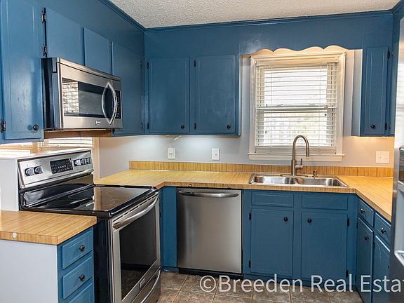 4th image of 160 Crump St