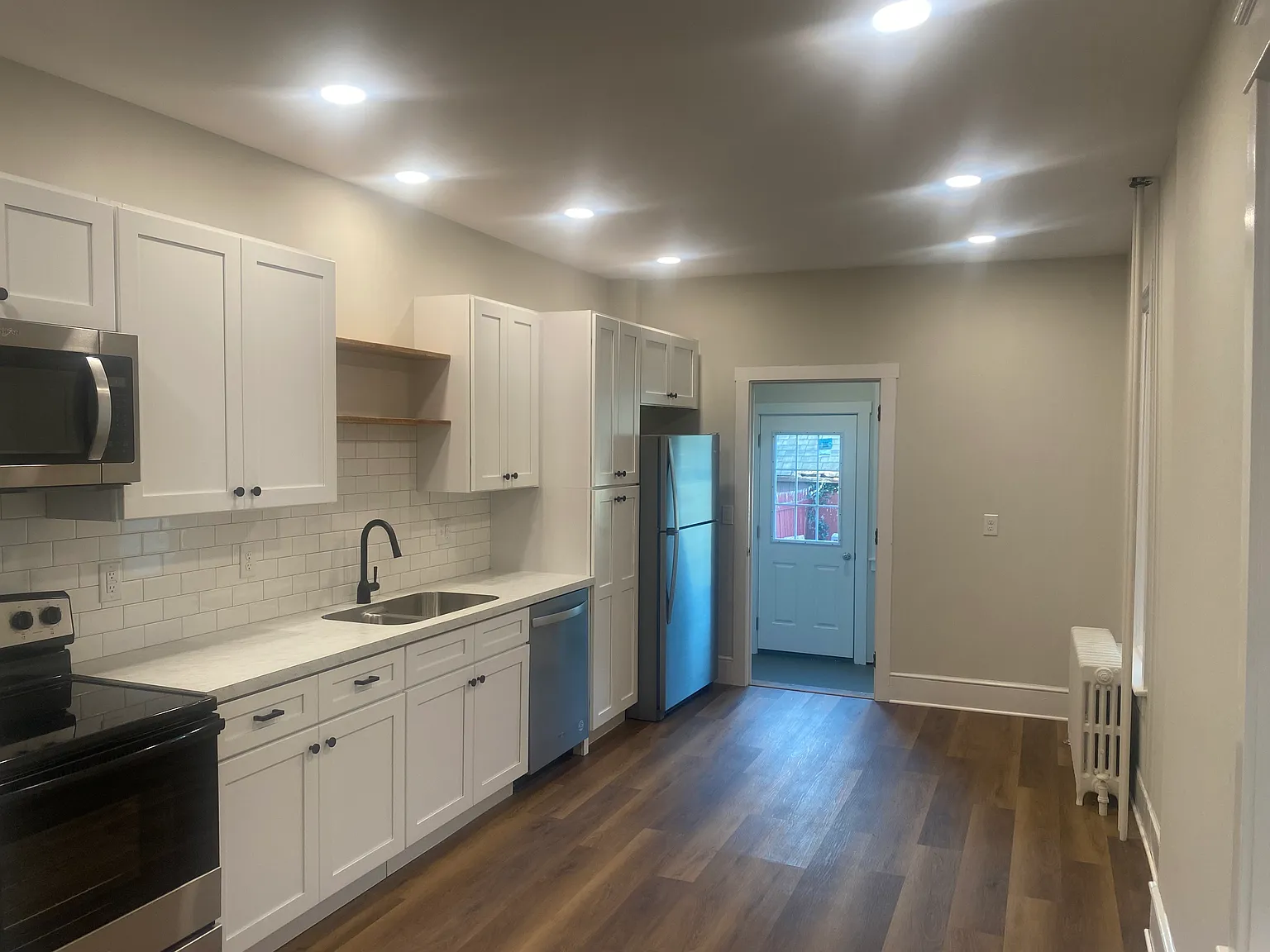 3 bed, 1.5 bath, 1453 sqft, $1,700 — Photo 2