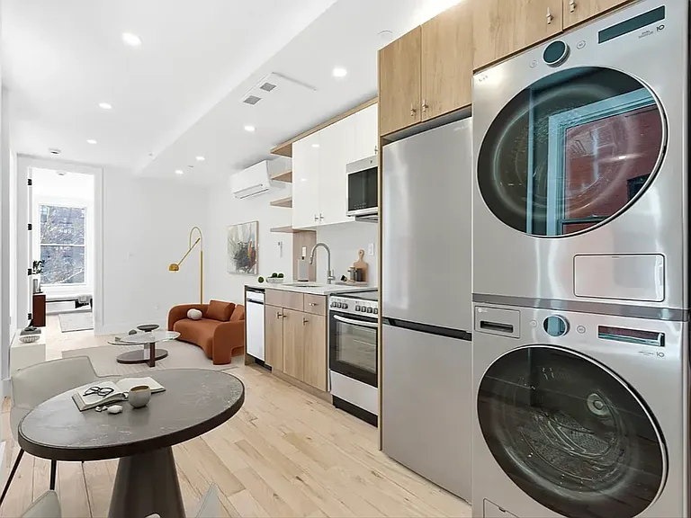 376 Montgomery St #2B — Photo 2
