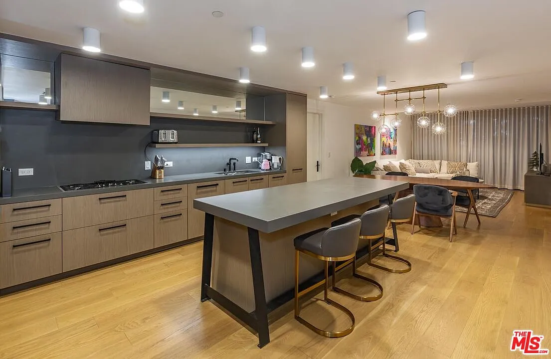 2 bed, 3.0 bath, 1720 sqft, $8,950 — Photo 4