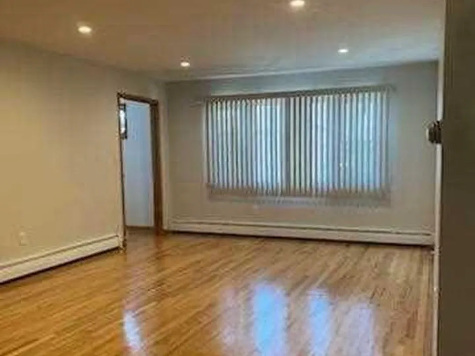 12 Main St #2