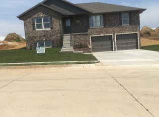 3872 Riley Ct, Jefferson City, MO 65109