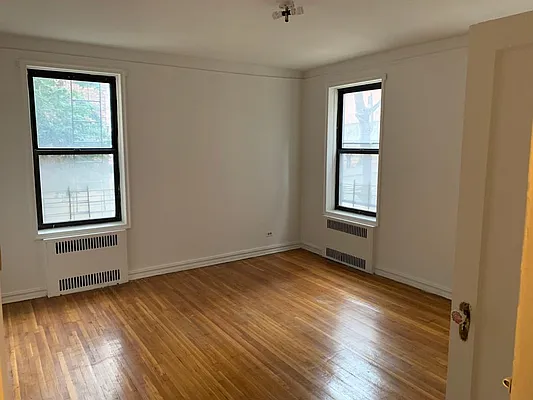 Rented by Contact Realty | media 18