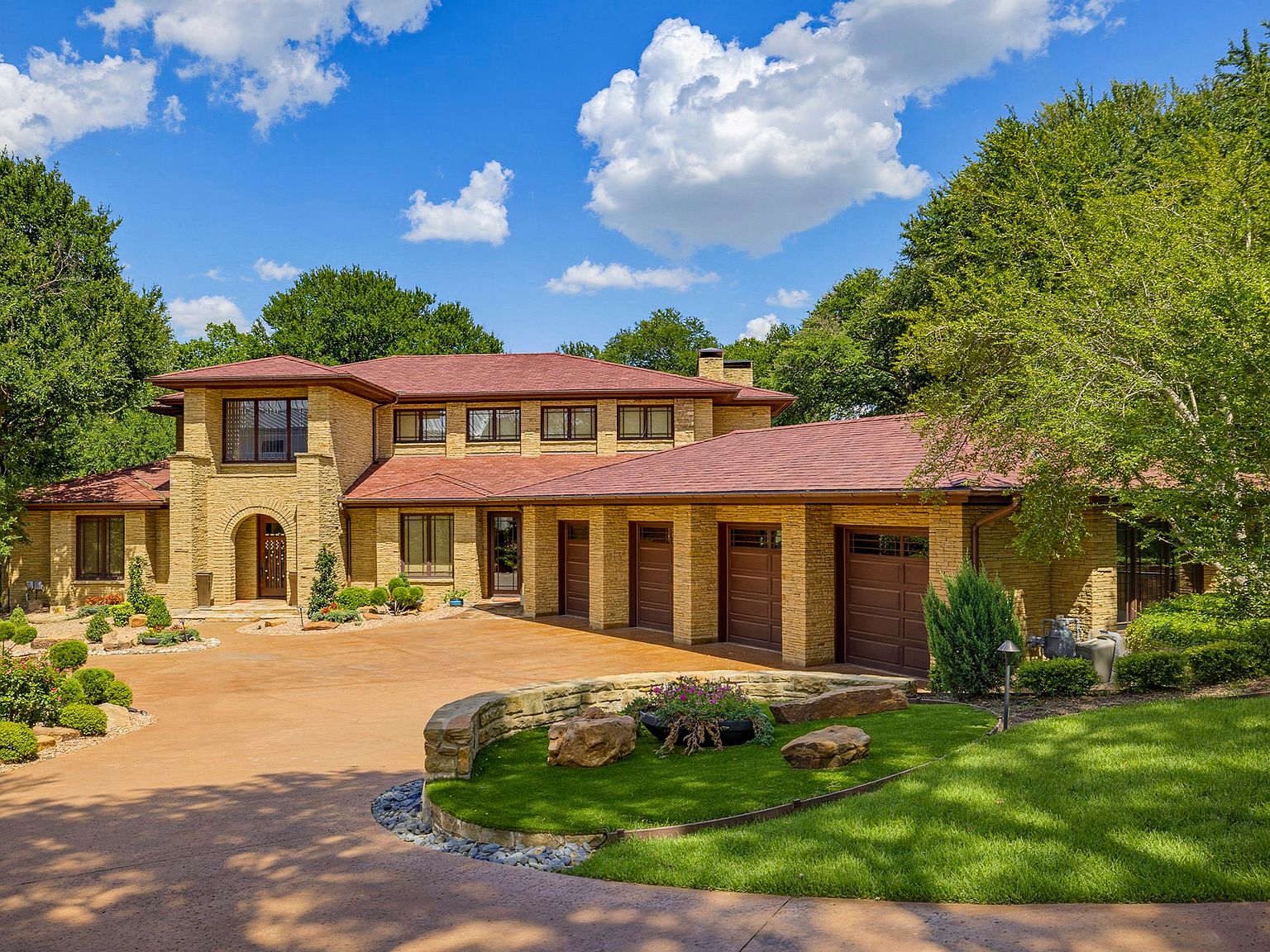 6816 Oak Hill Dr