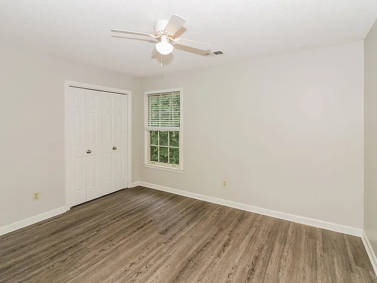 405 Locust Grove Dr — Photo 13