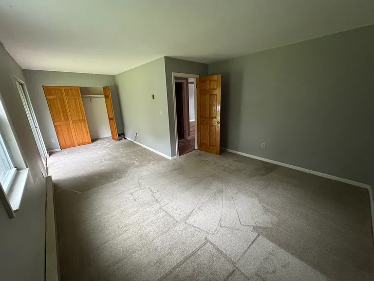 12 White Gate Rd #B-12B — Photo 2