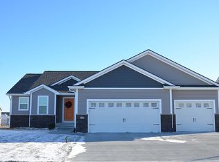 517 Shiloh Rose Pkwy NW, Bondurant, IA 50035