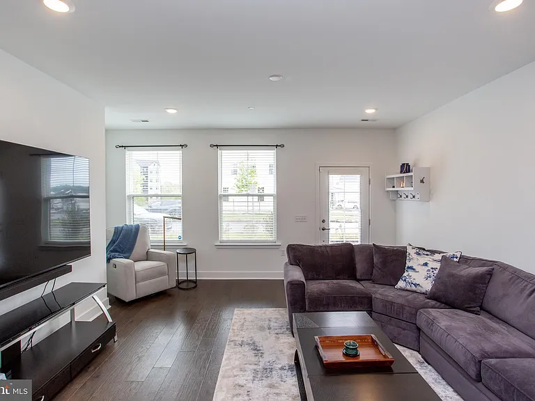 233 Lewis Fisher Dr #ST — Photo 2