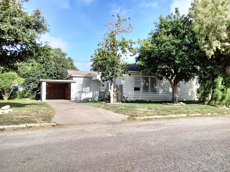 529 E Huisache Ave — Photo 17