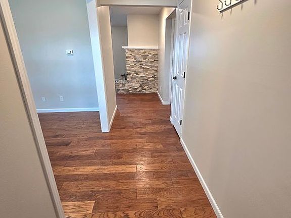 4th image of 213 Avenue Ave