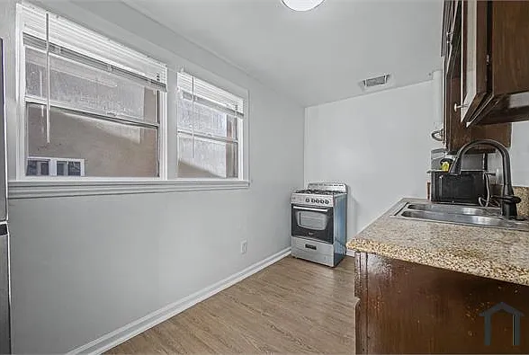4523 1/2 Wesley Ave — Photo 8