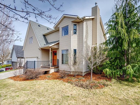 2nd image of 665 SE Meadow Vale Dr