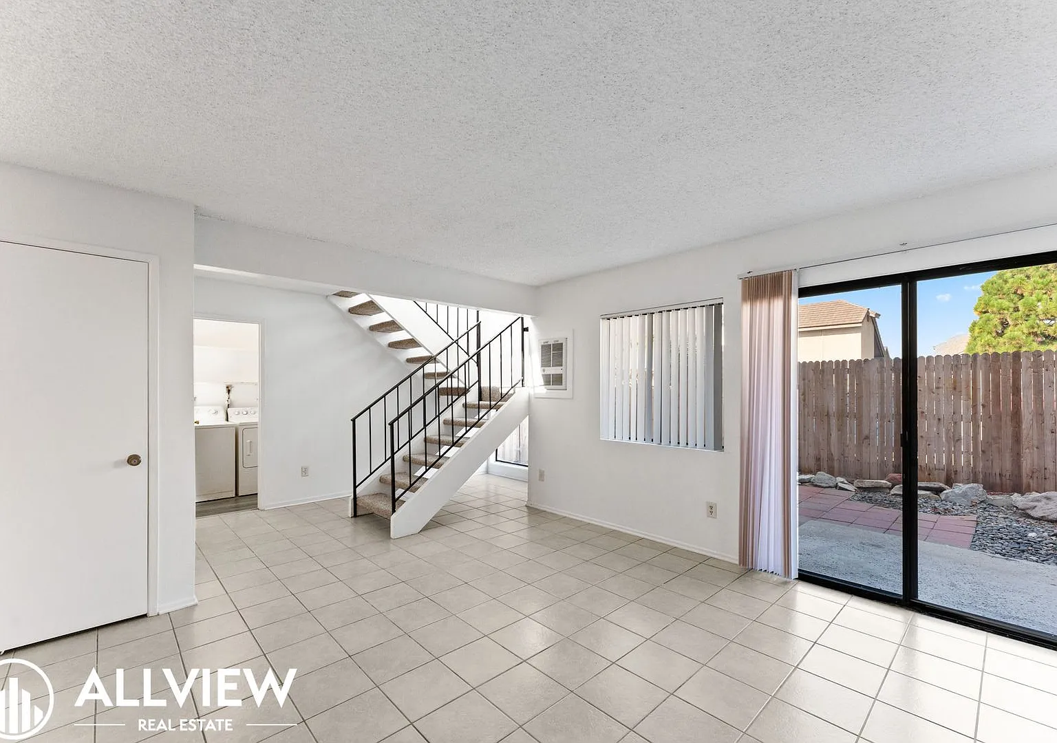 Charming Huntington Beach 2-Bedroom with Private Patio & Garage — Photo 3