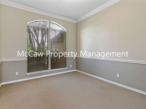3rd image of 6 Laura Elizabeth Ct