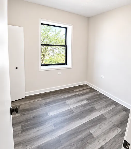 4752 S Wabash Ave #205 — Photo 2