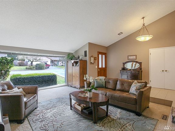 The living room is so showy and inviting and boasts soaring vaulted ceilings and an impressive picture window overlooking the front yard. You'll also love the expansive entry with updated lighting and a large hall closet.