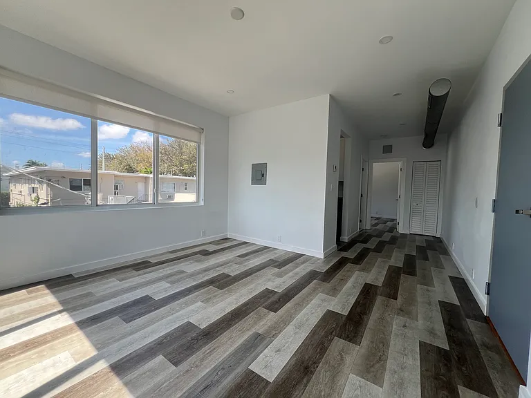 1814 SW 22nd Ave #11 — Photo 4