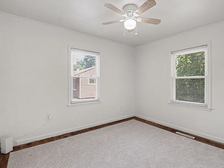 105 Maple Dr — Photo 6