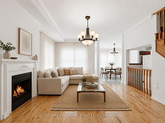 4th image of 2013 Rosemount Cres