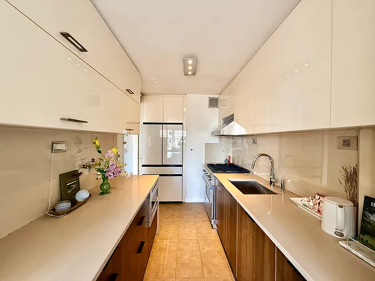 205 W End Ave #25L — Photo 6