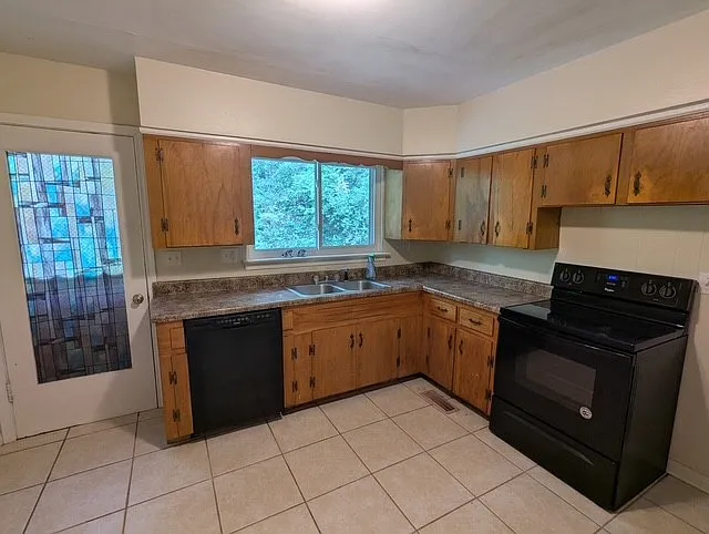 Glendon Drive — Photo 2