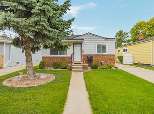 22609 Lake Dr, Saint Clair Shores, MI 48082
