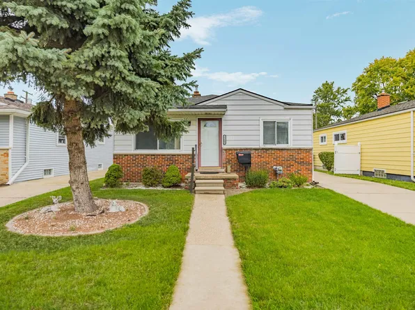 22609 Lake Dr, Saint Clair Shores, MI 48082