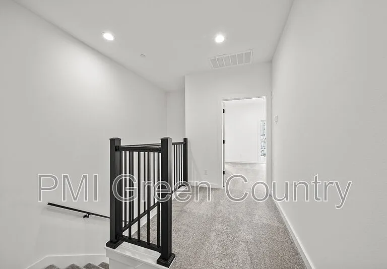 118 E Elgin St — Photo 19