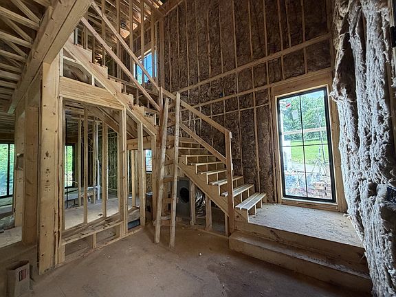 4th image of 804 Watts Ln
