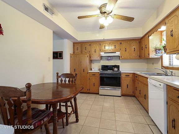 4th image of 16827 82nd Ave APT 1S