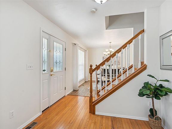 2nd image of 1929 Williamstown Dr