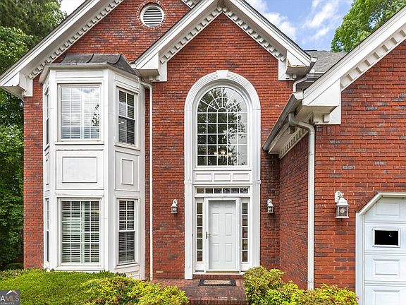 5th image of 1918 De Winton Pl